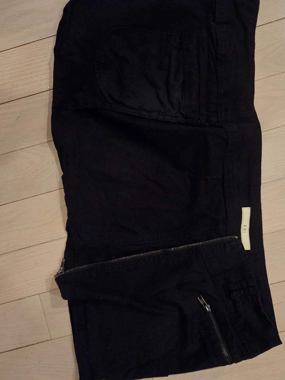 Forever 21 Black Front-Zip Mini Skirt *PLEASE PURCHASE WITH ANOTHER ITEM* - Picture 3 of 5